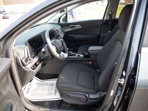 Used 2025 Kia Sportage LX image 20