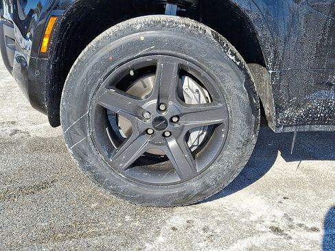 New 2026 Land Rover Defender 110 X-Dynamic SE image 2