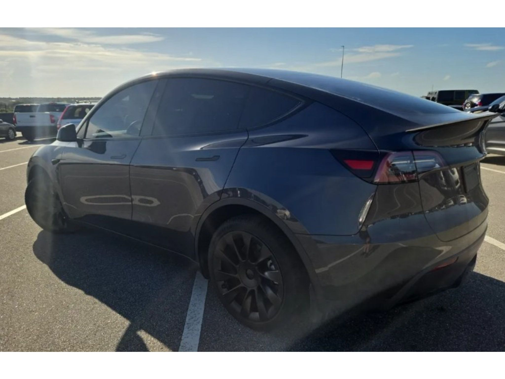 Used 2024 Tesla Model Y Long Range AWD/4WD image 4