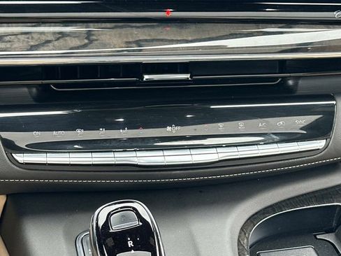 Certified 2024 Cadillac Escalade Premium Luxury image 4