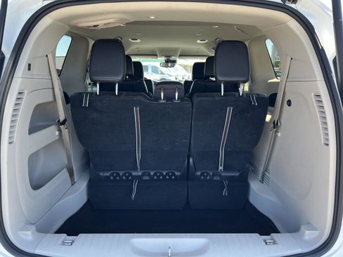 Used 2023 Chrysler Pacifica Touring-L FWD image 45