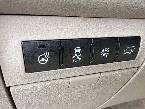 Used 2013 Lexus LX 570 4WD w/ Luxury Pkg image 36