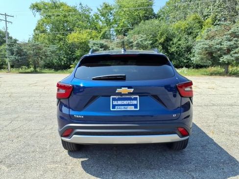 Used 2024 Chevrolet Trax LT w/ Driver Confidence Package FWD image 6