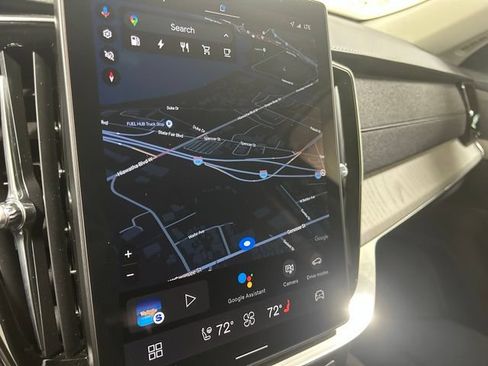Certified 2025 Volvo XC90 B6 Plus AWD/4WD image 17