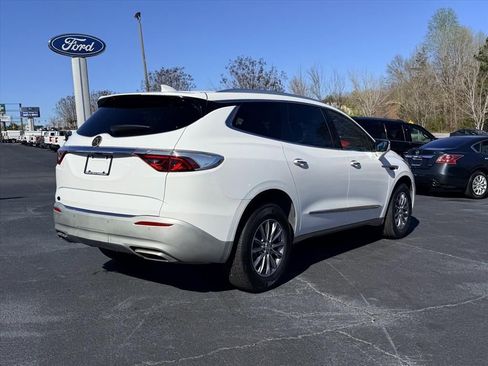 Used 2023 Buick Enclave Essence FWD image 4