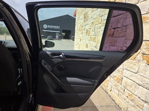 Used 2012 Volkswagen Golf 4-Door FWD image 10