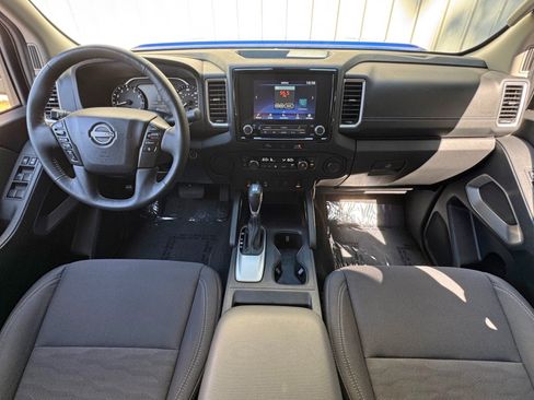 Used 2024 Nissan Frontier SV w/ SV Convenience Package RWD image 11