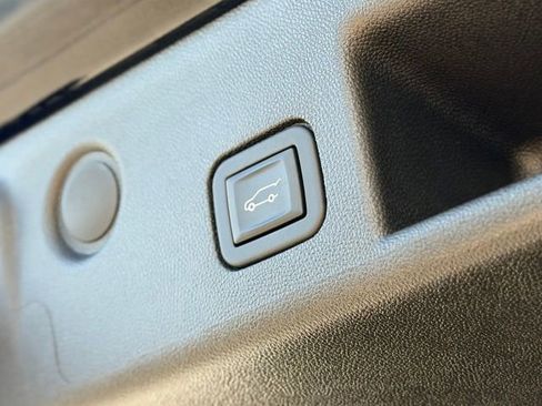 Used 2023 Chevrolet Equinox Premier image 27