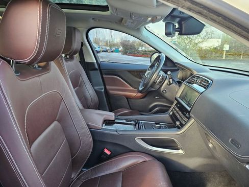 Used 2018 Jaguar F-PACE S image 12