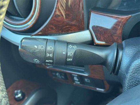 Used 2018 Toyota Tacoma Limited image 22