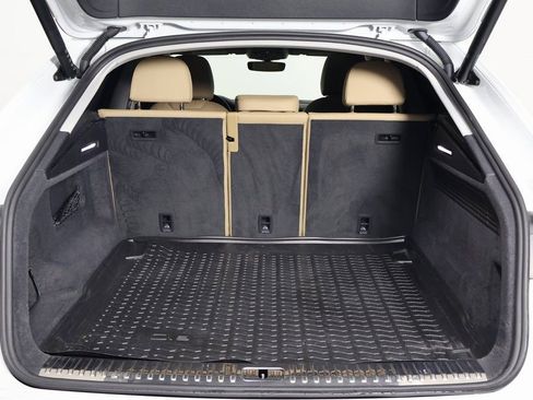 Used 2019 Audi Q8 Premium image 15