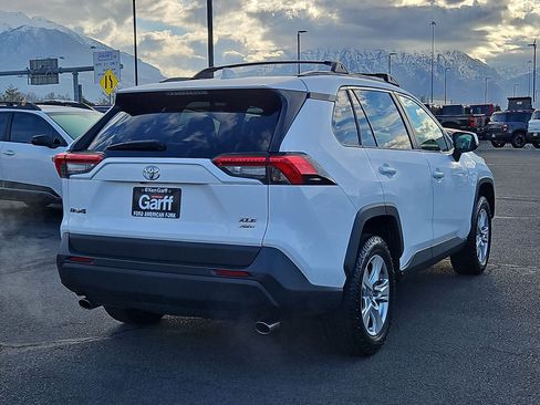 Used 2020 Toyota RAV4 XLE image 3