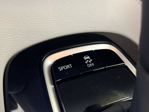 Used 2020 Toyota Corolla SE w/ Carpet Mat Package (TMS) FWD image 34