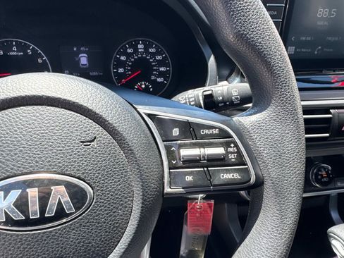 Used 2021 Kia Seltos LX image 17