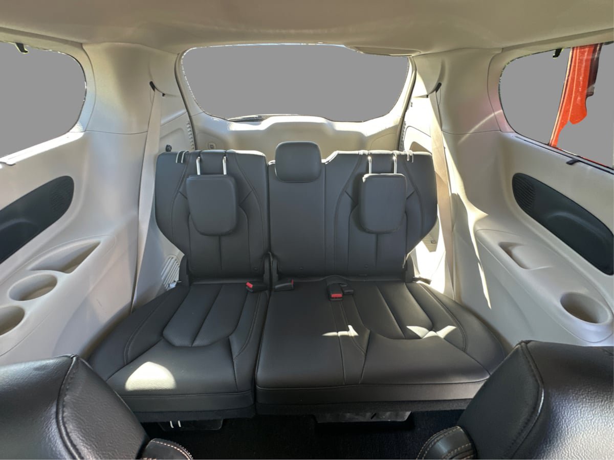 Used 2018 Chrysler Pacifica Touring-L Plus FWD image 29
