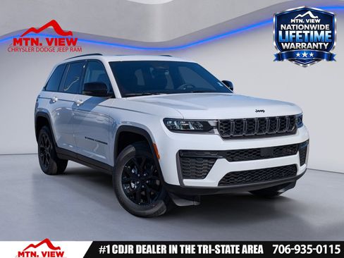 New 2026 Jeep Grand Cherokee Altitude AWD/4WD image 1