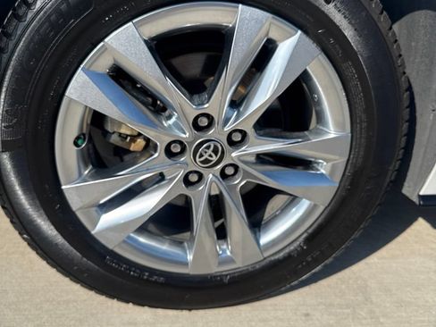 Used 2023 Toyota Sienna Limited FWD image 28