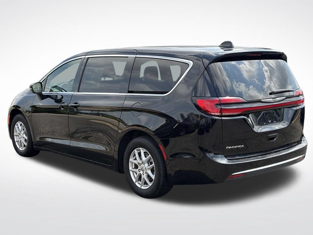 Certified 2025 Chrysler Pacifica Select FWD image 7