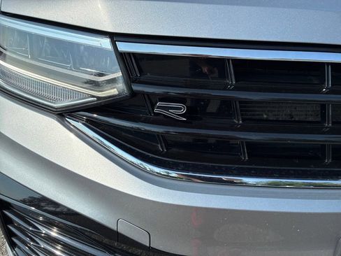 Used 2023 Volkswagen Tiguan SE R-Line AWD/4WD image 9