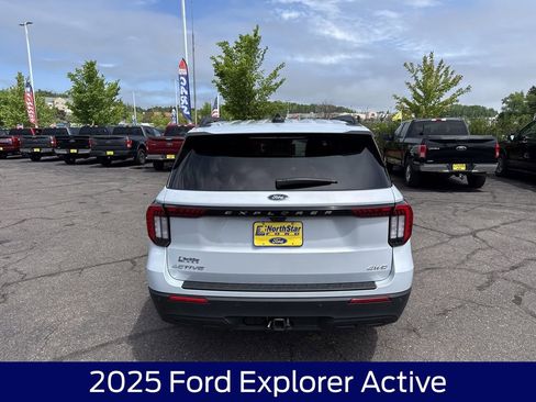 Used 2025 Ford Explorer Active AWD/4WD image 8