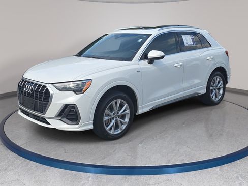 Used 2021 Audi Q3 2.0T Premium w/ Convenience Package AWD/4WD image 1