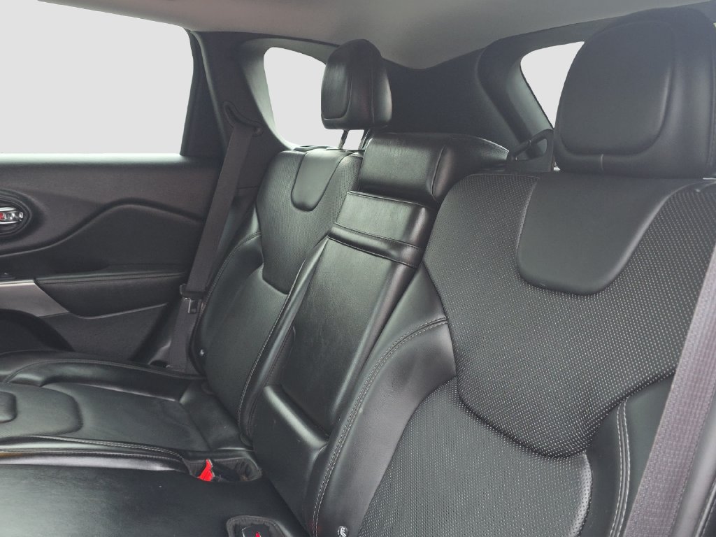 Used 2019 Jeep Cherokee Limited AWD/4WD image 12