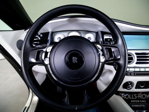Used 2017 Rolls-Royce Dawn RWD image 15