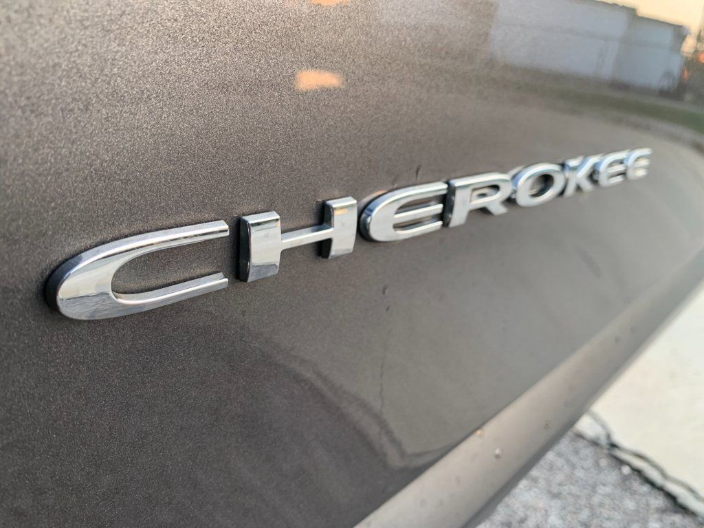 Used 2022 Jeep Cherokee Limited AWD/4WD image 37