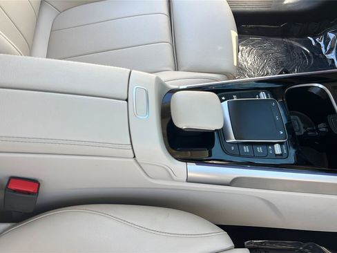 Used 2022 Mercedes-Benz GLB 250 image 17