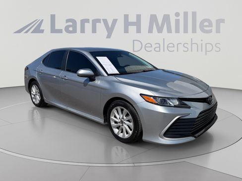 Used 2023 Toyota Camry LE FWD image 7