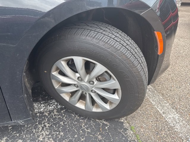Used 2018 Chrysler Pacifica Touring-L FWD image 13