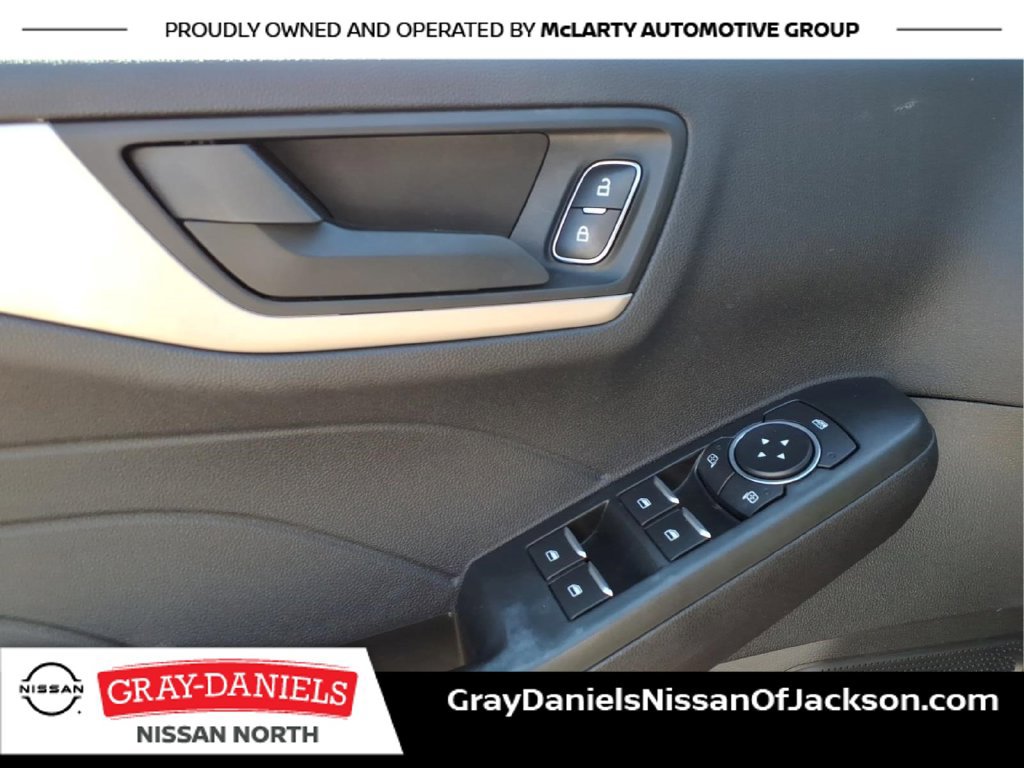 Used 2022 Ford Escape SE w/ SE Sport Appearance Package FWD image 12