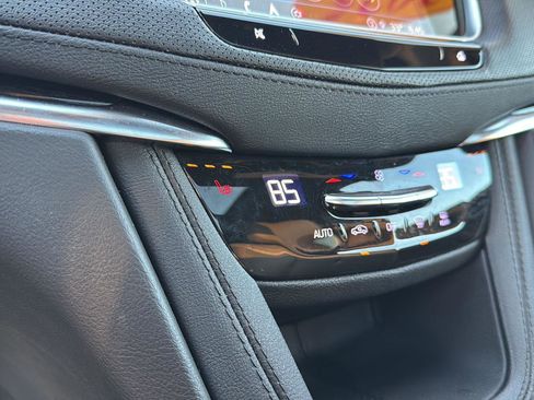 Used 2025 Cadillac XT5 Premium Luxury image 23