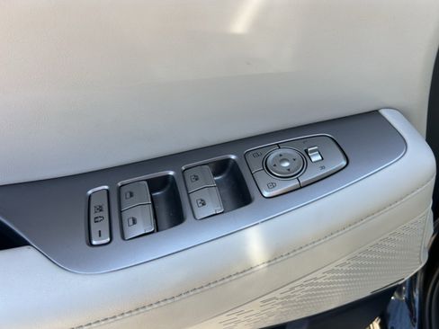 Used 2023 Hyundai Palisade Limited w/ Winter Package FWD image 16