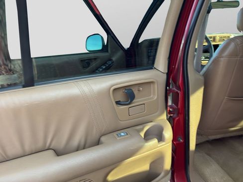 Used 1996 Oldsmobile Bravada AWD image 16