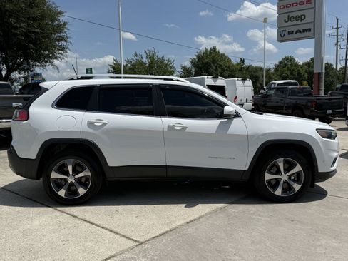 Used 2019 Jeep Cherokee Limited w/ Technology Group AWD/4WD image 3