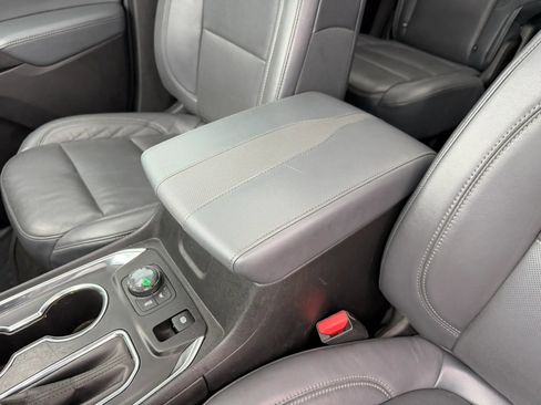 Used 2019 Chevrolet Traverse Premier w/ Driver Confidence II Package FWD image 17