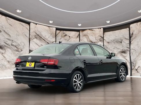 Used 2017 Volkswagen Jetta SE image 5