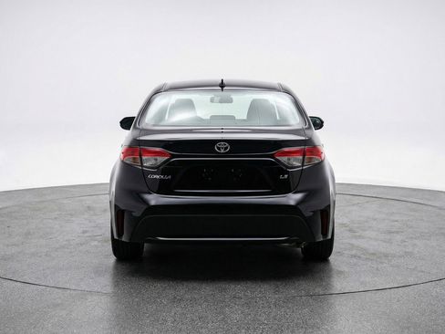 Used 2025 Toyota Corolla LE image 7