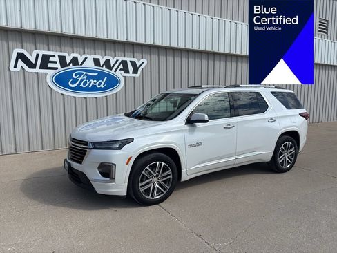 Used 2023 Chevrolet Traverse High Country FWD image 1