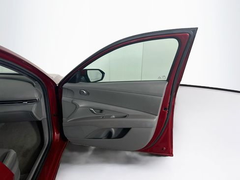 Used 2024 Hyundai Elantra SEL FWD image 33