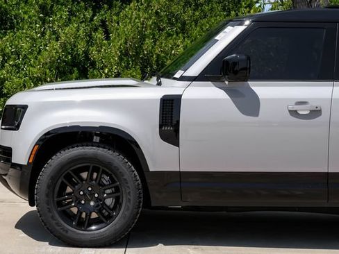 New 2026 Land Rover Defender 110 X-Dynamic SE AWD/4WD image 16