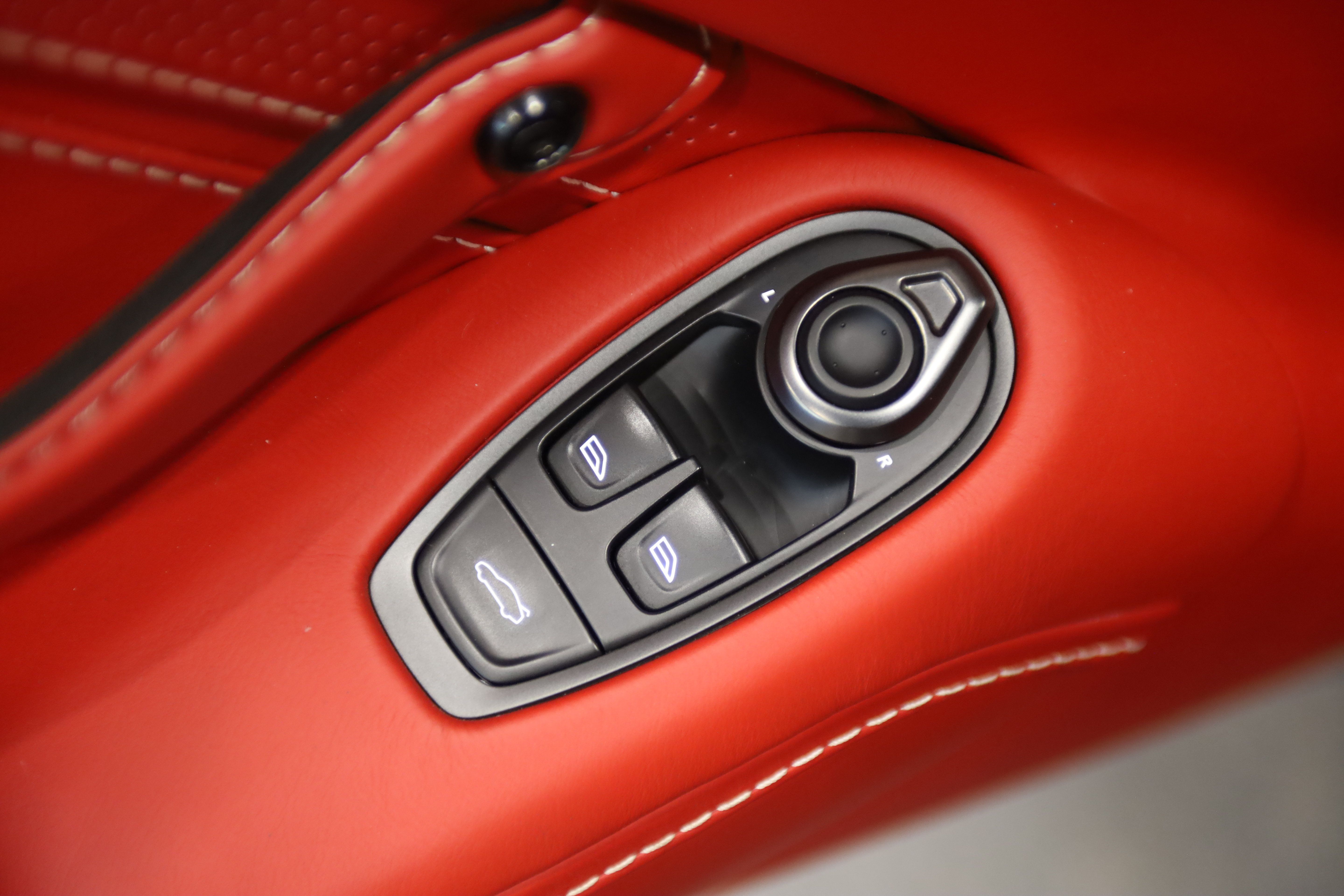 Used 2019 Aston Martin V8 Vantage Coupe RWD image 11