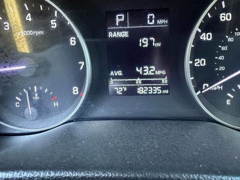 Used 2018 Hyundai Elantra SE image 13