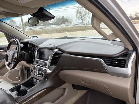 Used 2018 Chevrolet Suburban LT image 15