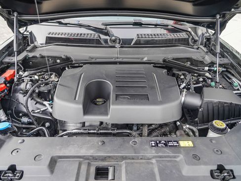 Used 2024 Land Rover Defender 110 S image 29