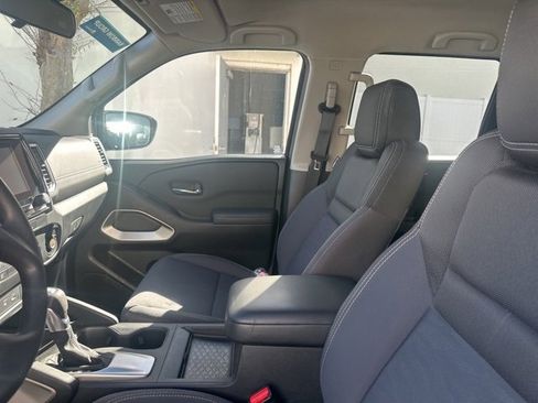 Used 2022 Nissan Frontier SV image 16