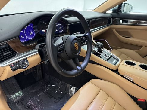 Certified 2023 Porsche Panamera image 4