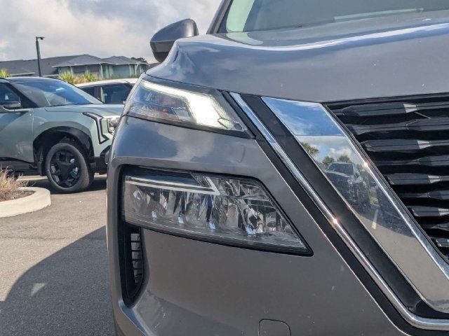 Used 2023 Nissan Rogue SV w/ SV Premium B Package FWD image 9