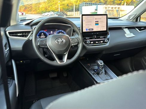 Certified 2026 Toyota Corolla Cross XLE w/ Convenience Package FWD image 18
